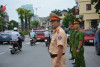 Lực lượng CSGT phối hợp với Công an phường đảm bảo trật tự an toàn giao thông trong ngày khai giảng tại TP Hạ Long