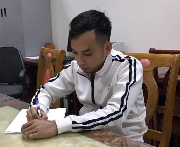 Đối tượng Trung tại cơ quan chức năng.