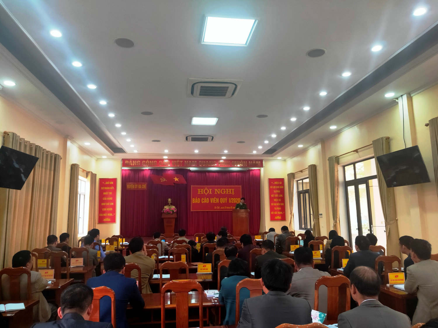 Quang cảnh hội nghị.