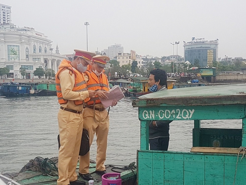Trong quý I, Công an thành phố Hạ Long đã kiểm tra xử lý 134 vụ vi phạm trật tự an toàn giao thông đường thủy nội địa.