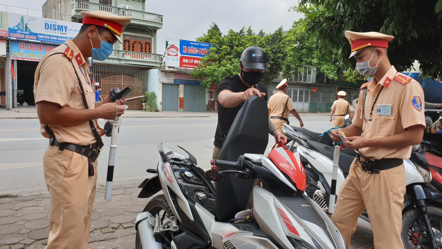 Lực lượng CSGT tỉnh ra quân xử lý vi phạm