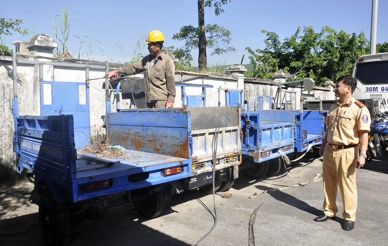 Lực lượng chức năng tháo dỡ xe tự chế (ảnh minh họa)