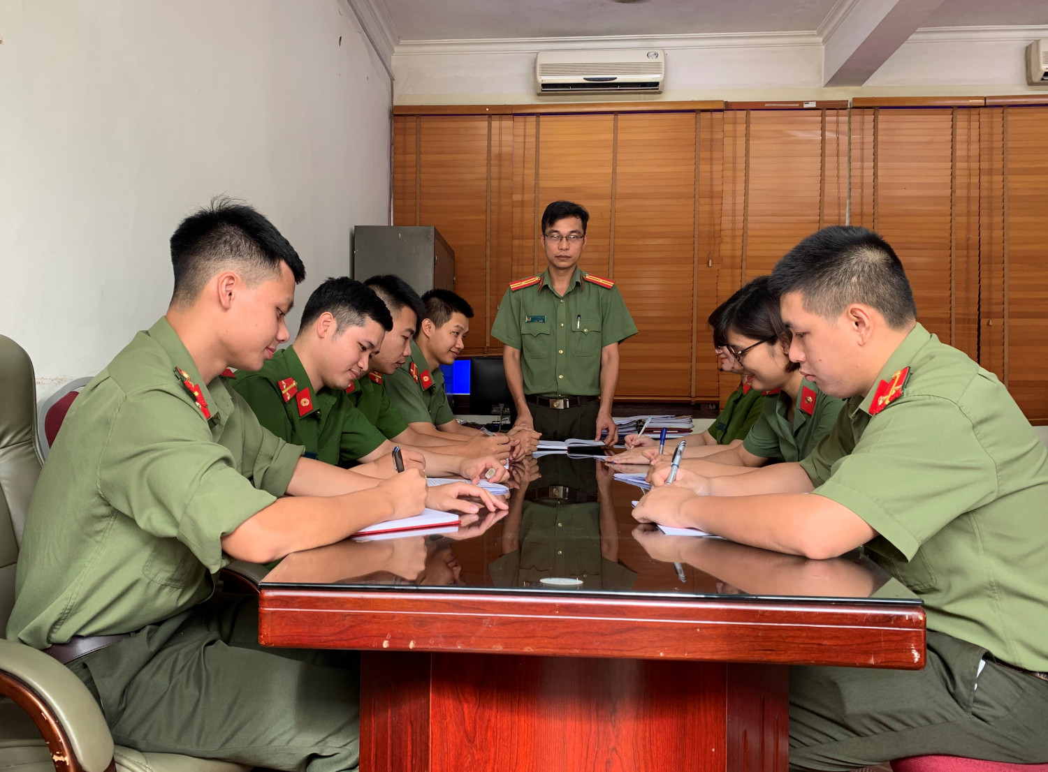 giao ban doi tong hop ca dong trieu 1