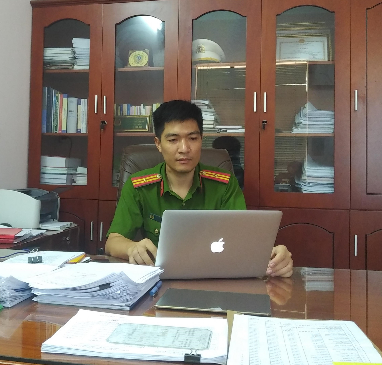 Thiếu tá Đỗ Công Giang hiện là Đội trưởng Đội Tham mưu, Phòng Cảnh sát PCCC&CNCH Công an tỉnh Quảng Ninh.
