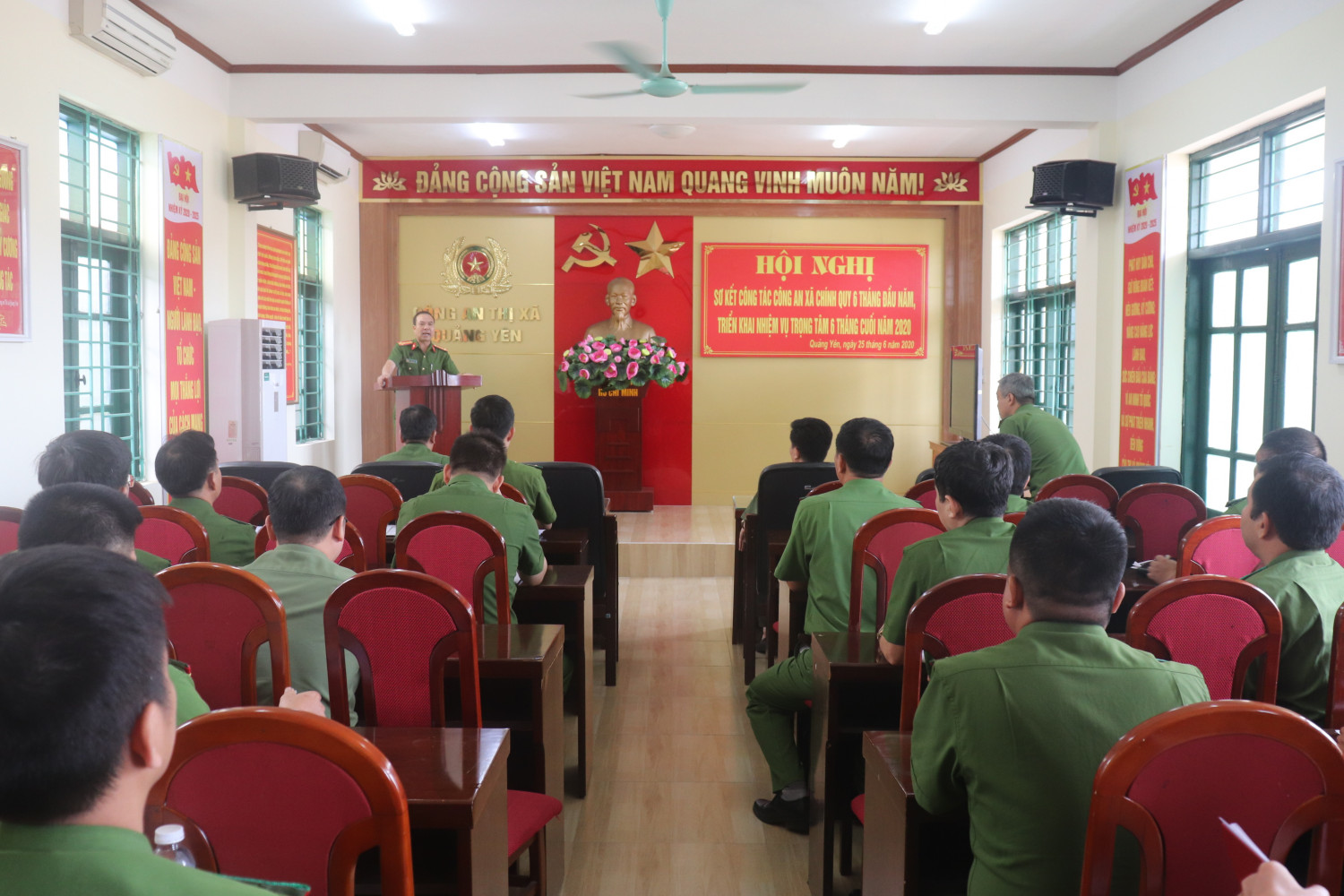 Toàn cảnh hội nghị