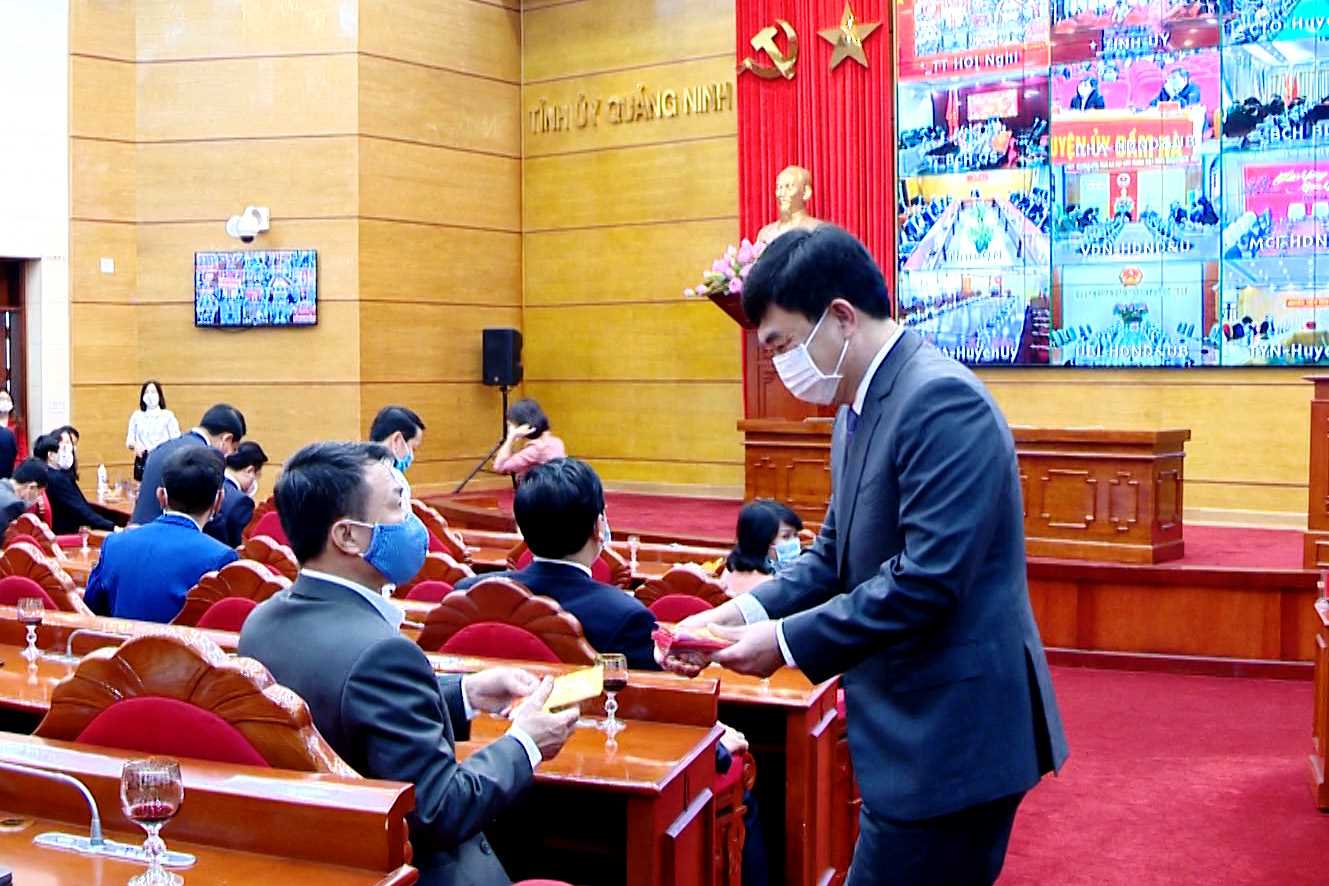 22 lanh dao tinh gap mat cb cc vc dau xuan 3