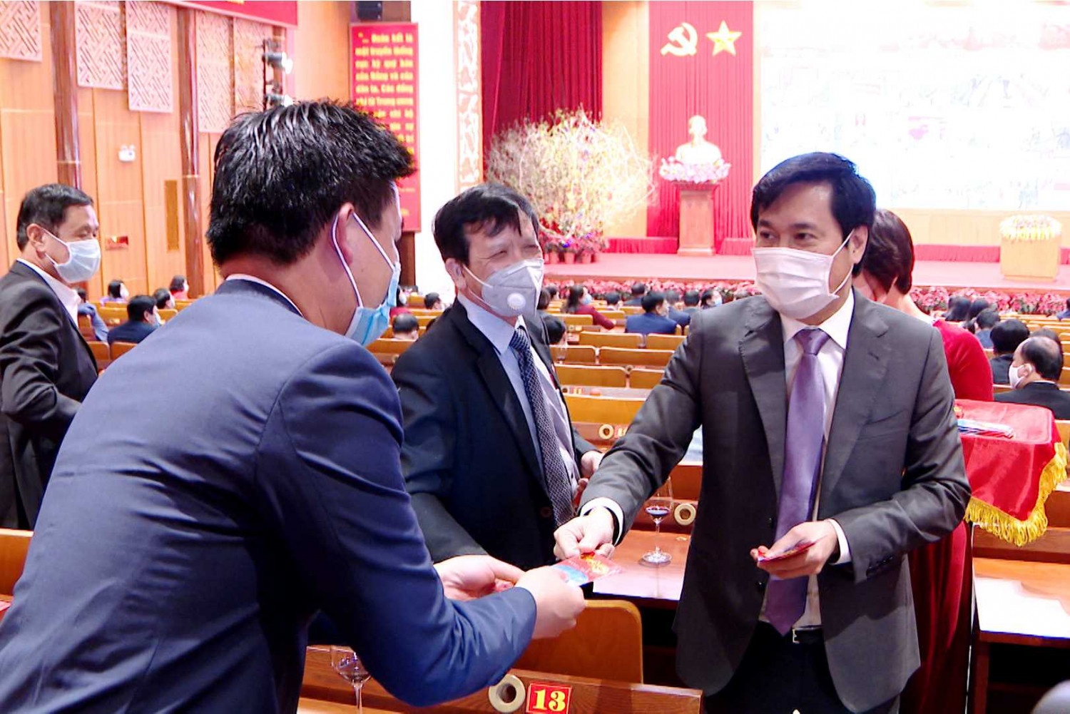 23 lanh dao tinh gap mat cb cc vc dau xuan 4