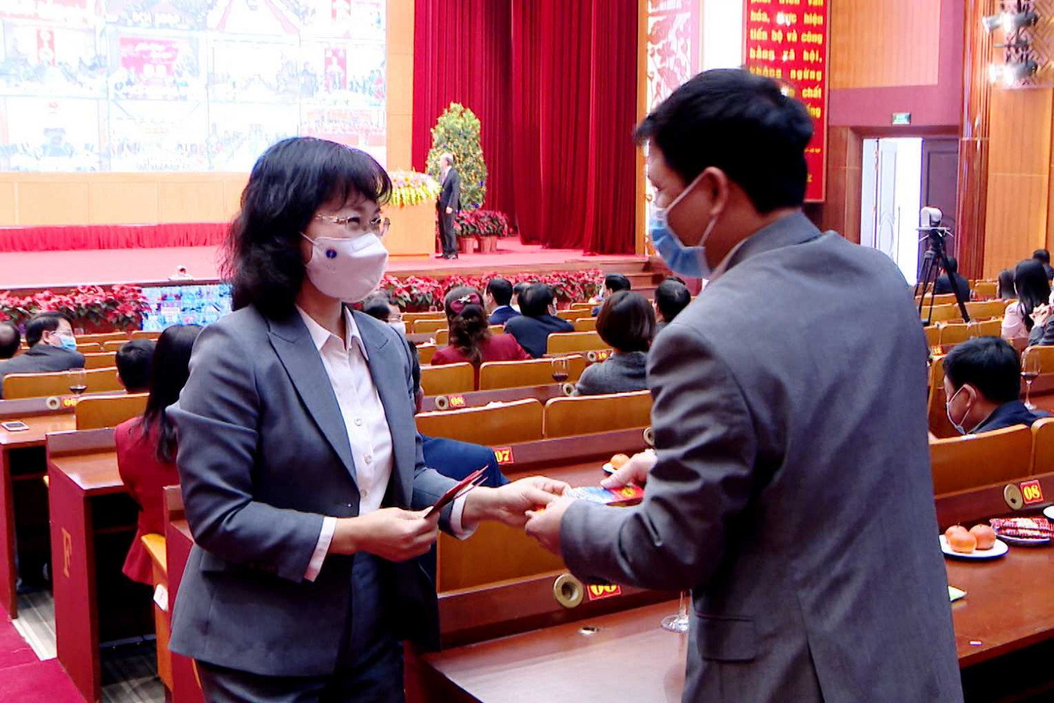 24 lanh dao tinh gap mat cb cc vc dau xuan 5