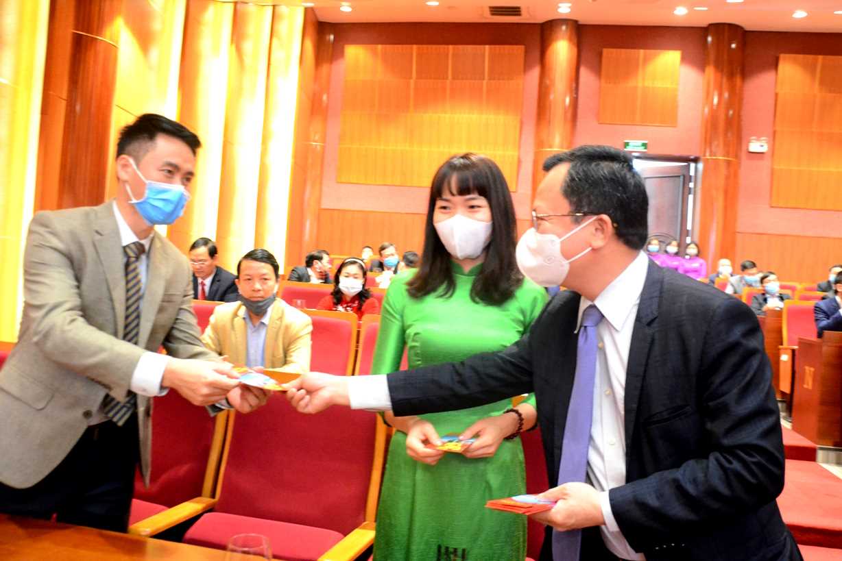 25 lanh dao tinh gap mat cb cc vc dau xuan 6