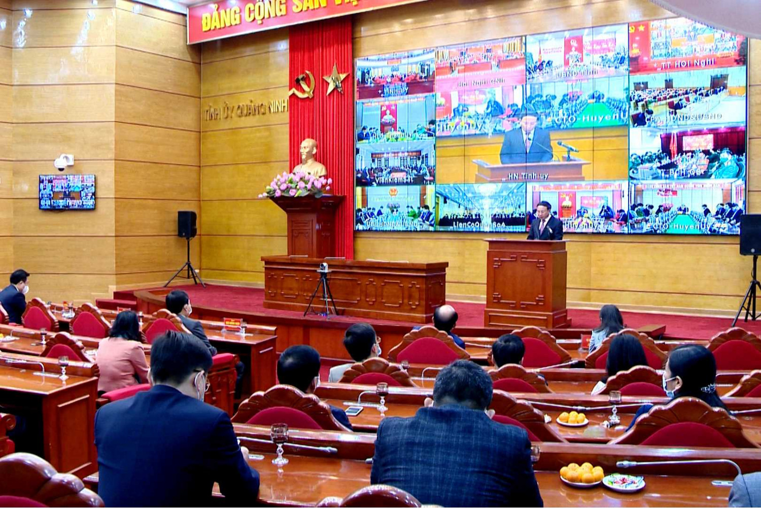 26 lanh dao tinh gap mat cb cc vc dau xuan 7