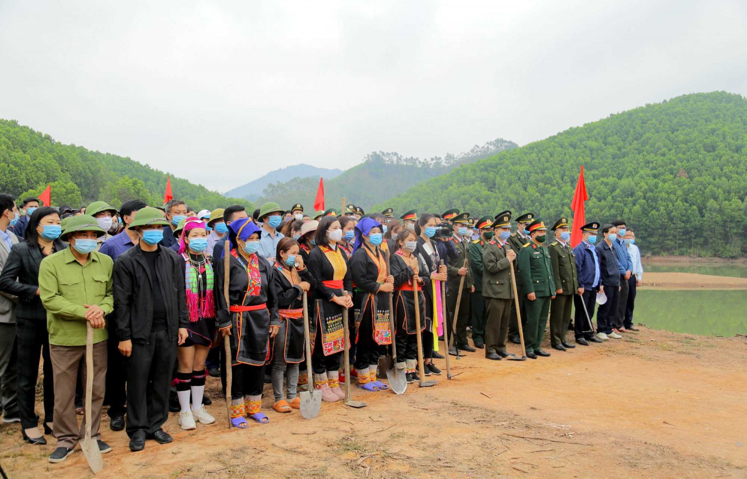 37 tinh quang ninh da phat dong tet trong cay 1