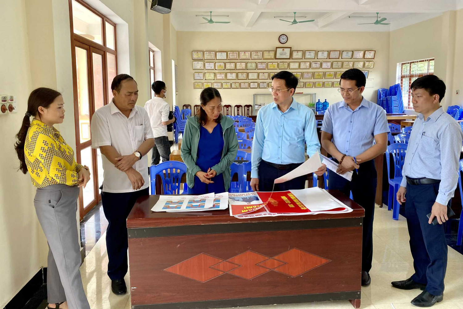 Trưởng Ban Dân vận Tỉnh ủy kiểm tra công tác bầu cử tại Ba Chẽ