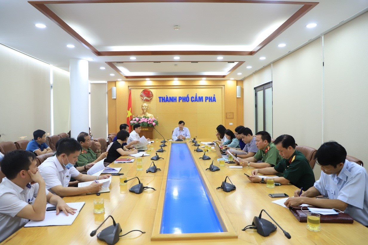 Đoàn công tác làm việc tại UBND TP Cẩm Phả