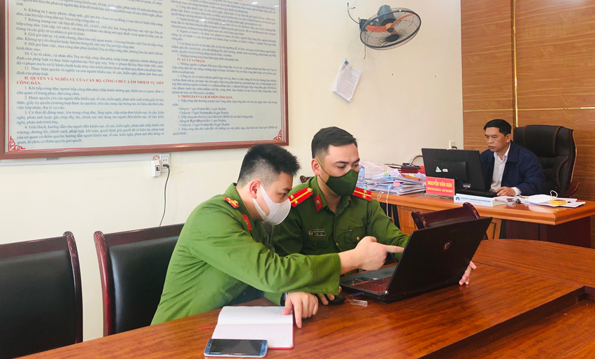 Tổ công tác làm việc với Công an xã Đài Xuyên