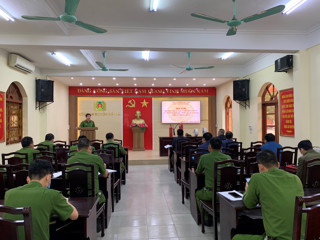 Quang cảnh lớp tập huấn