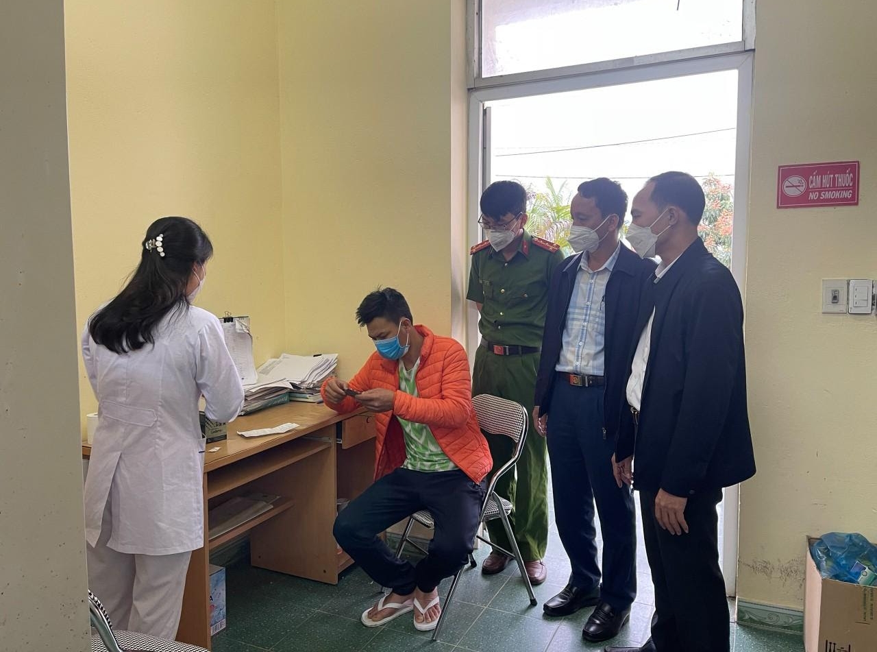 Cấp phát thuốc cho người nghiện ma túy