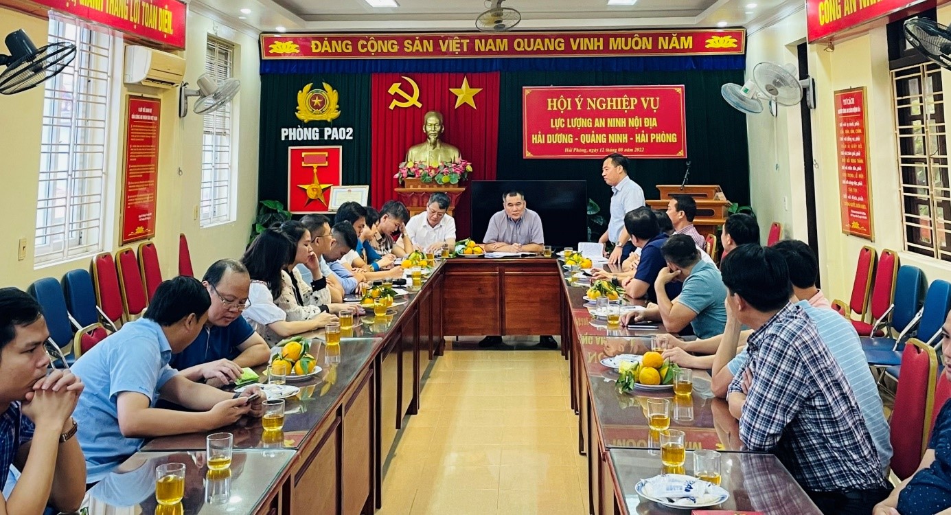 Quang cảnh buổi làm việc