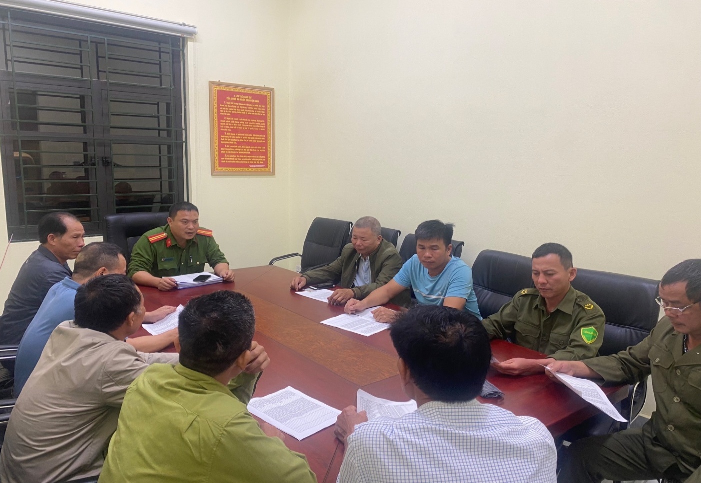 Họp bàn tăng cường các giải pháp hướng dẫn Nhân dân kích hoạt tài khoản định danh điện tử