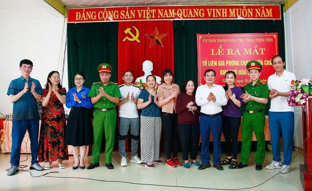 Ra mắt mô hình "Tổ liên gia an toàn phòng cháy chữa cháy" khu phố Hòa Bình.