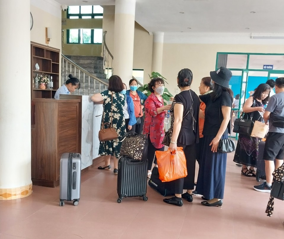 Đón tiếp khách tại Nhà nghỉ dưỡng Hải Yến – Trà Cổ - Móng Cái