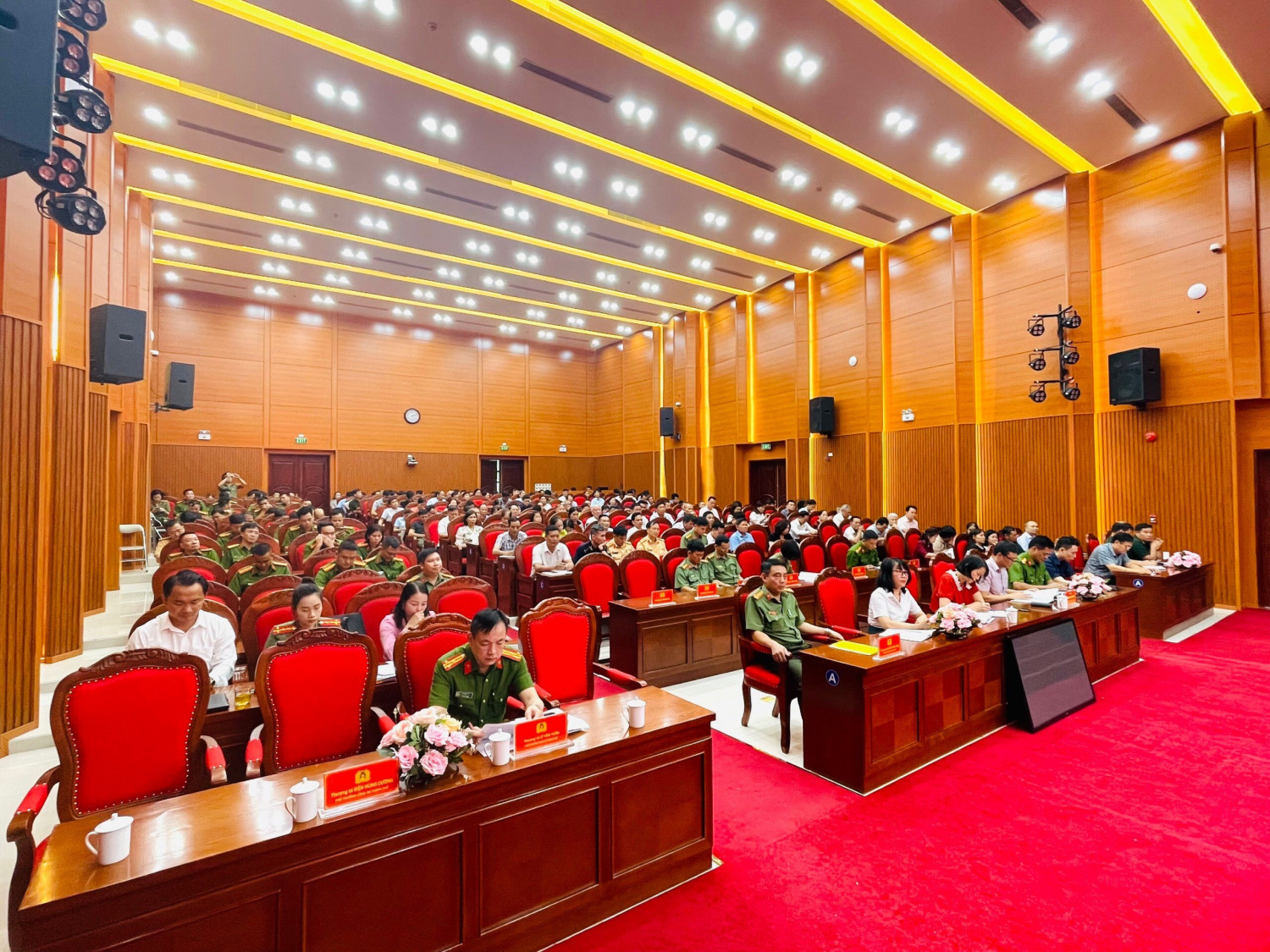Toàn cảnh hội trường Hội nghị Công an lắng nghe ý kiến nhân dân