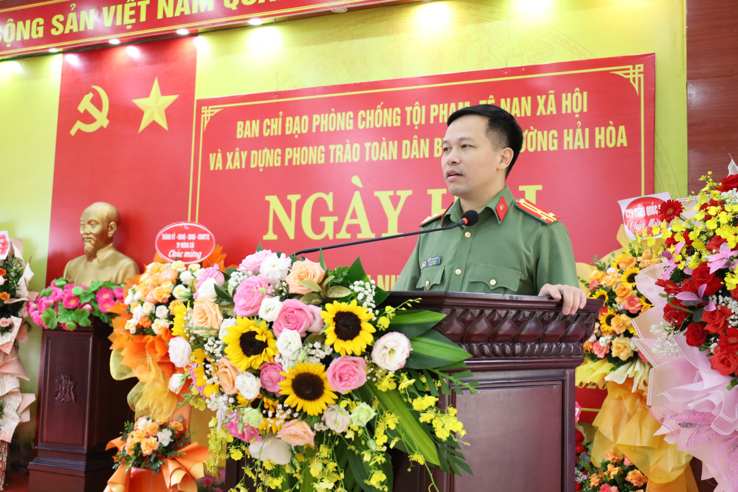 thuong ta pham van dung pho giam doc cong an tinh phat bieu tai ngay hoi