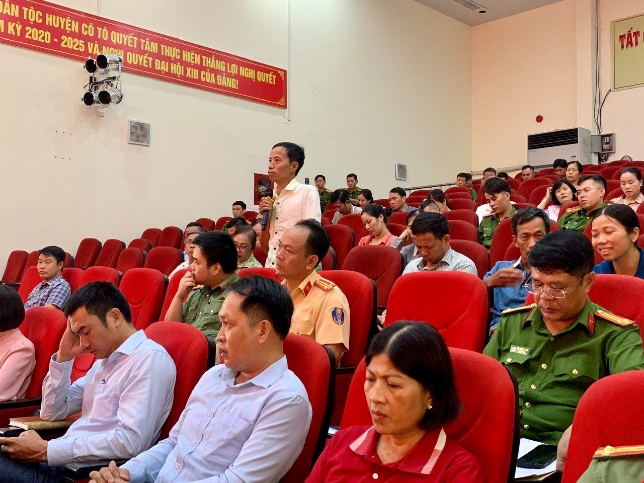 nguoi dan phat bieu y kien