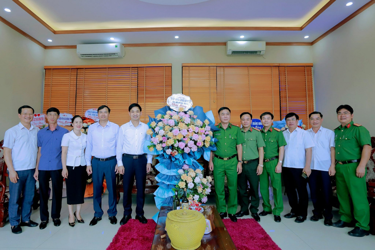 Lãnh đạo thị xã Đông Triều chúc mừng lực lượng Công an thị xã nhân kỷ niệm ngày truyền thống lực lượng Công an nhân dân