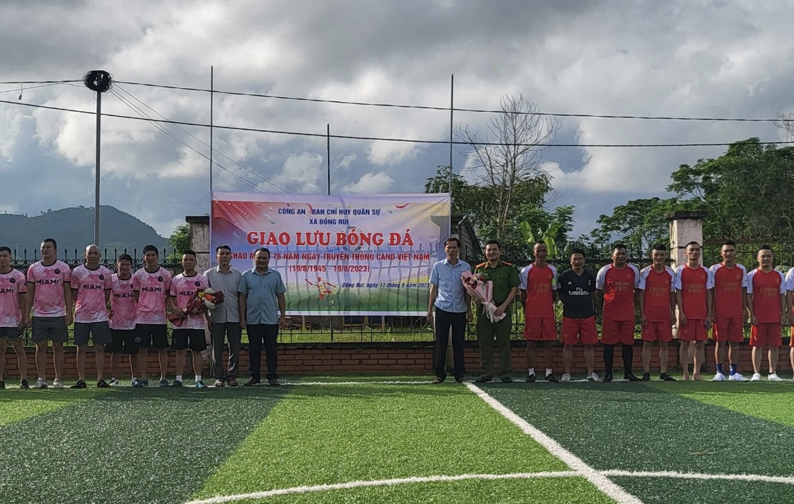 Giao lưu bóng đá giữa Công an và Quân sự xã Đồng Rui