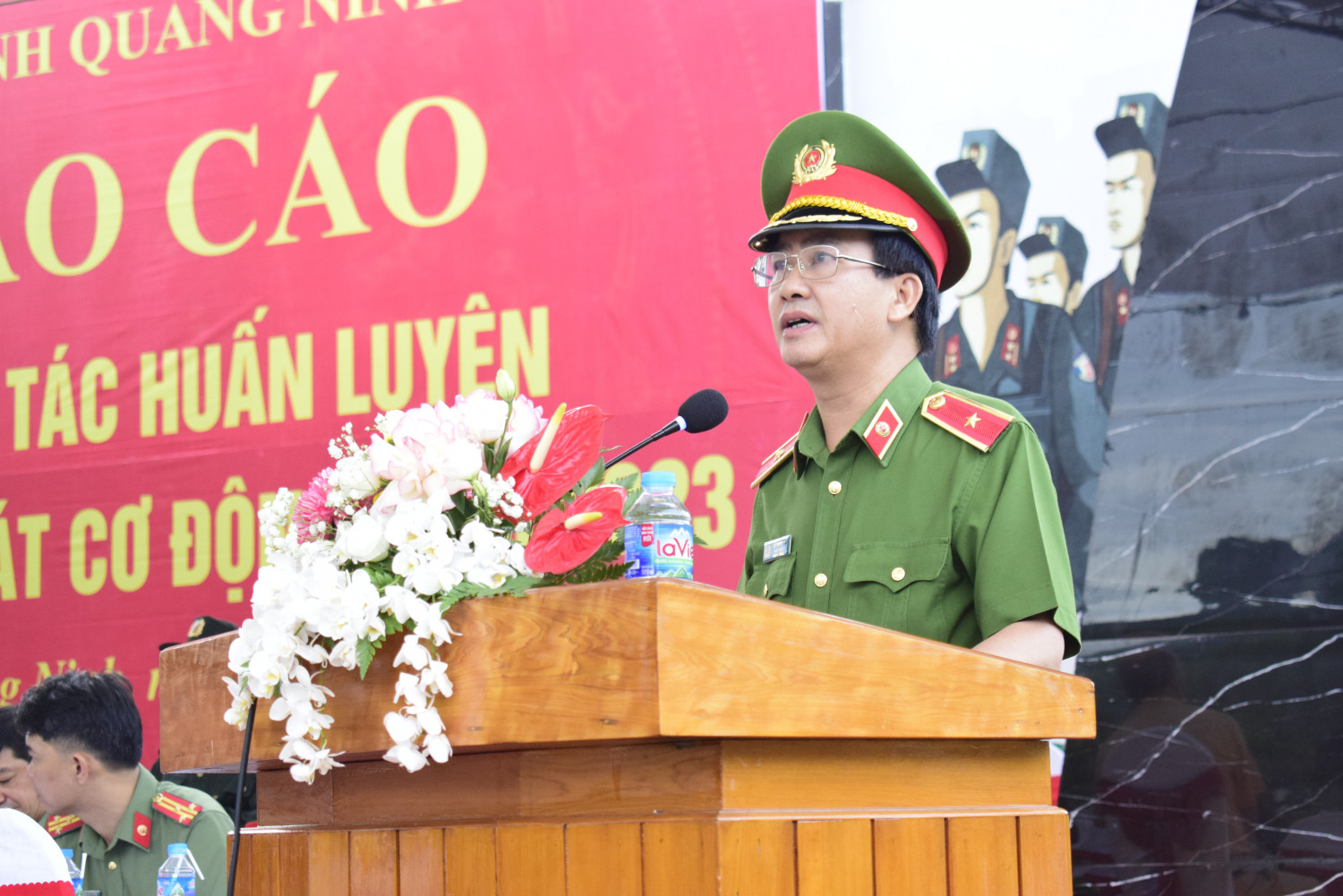 thieu tuong le van sao pho tu lenh bo tu lenh canh sat co dong phat bieu tai le bao cao
