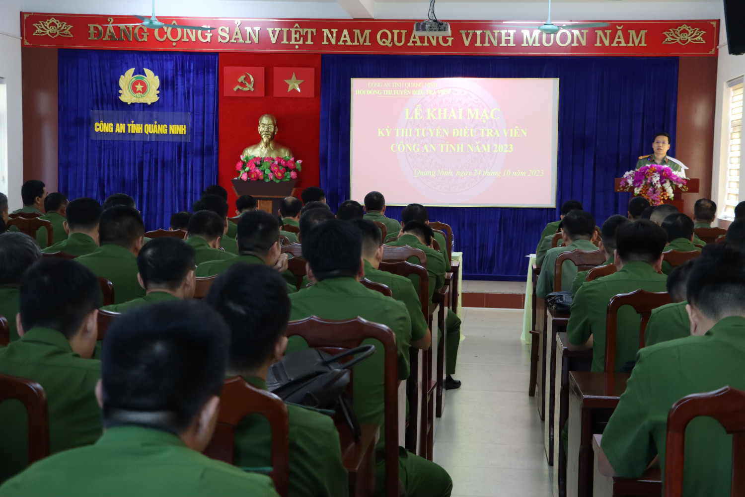 Quang cảnh lễ khai mạc
