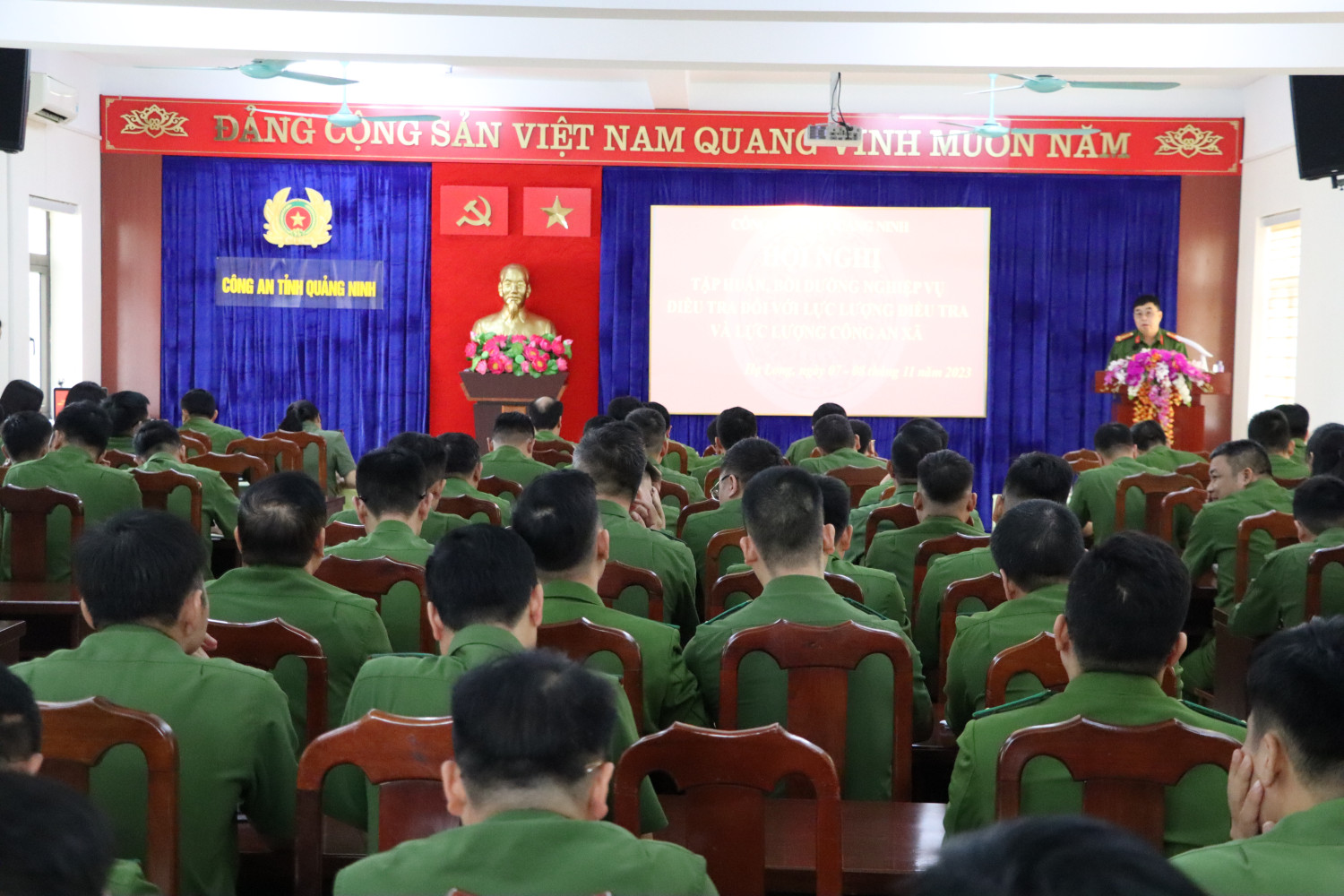 Quang cảnh hội nghị