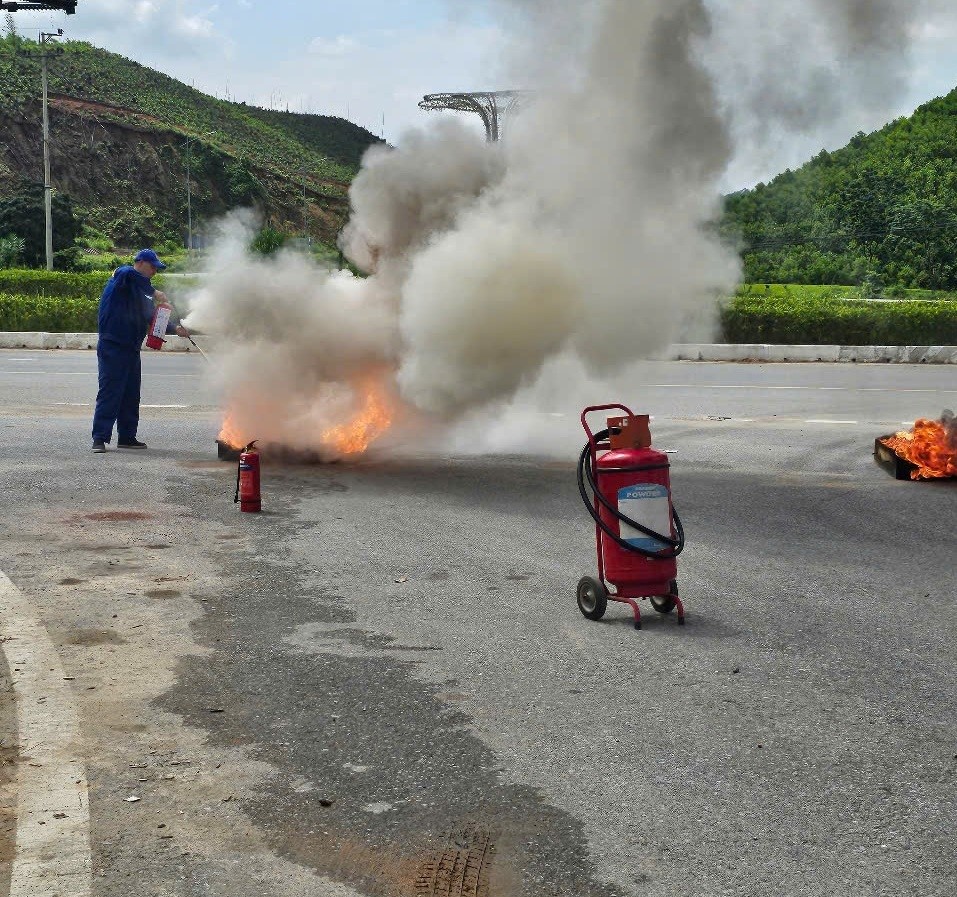 Lực lượng tại chỗ của cơ sở triển khai chữa cháy ban đầu.