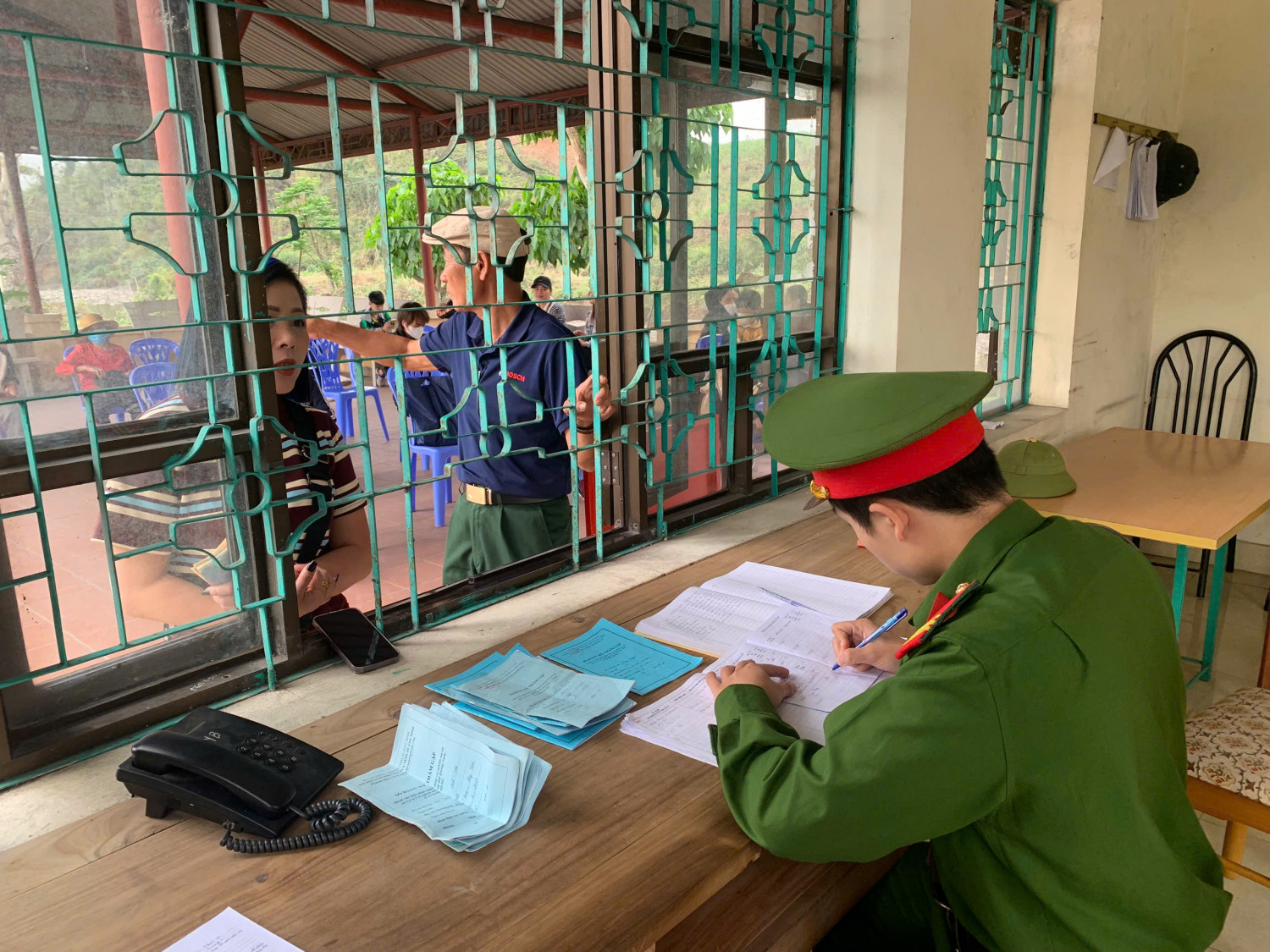 Kiểm tra, rà soát thông tin người ra vào Cơ sở cai nghiện ma tuý