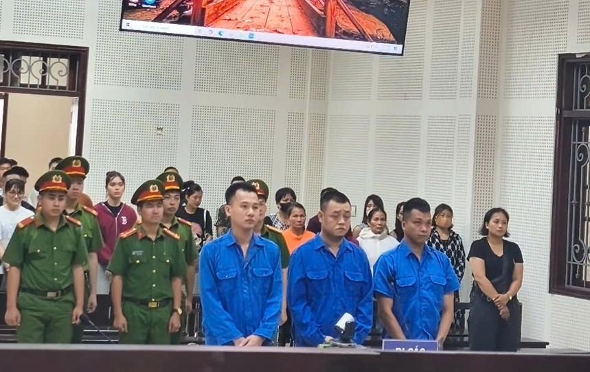 Ba bị cáo tại phiên toà