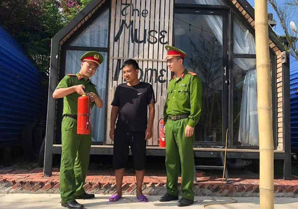 Phòng Cảnh sát PCCC&CNCH hướng dẫn cơ sở sử dụng phương tiện PCCC