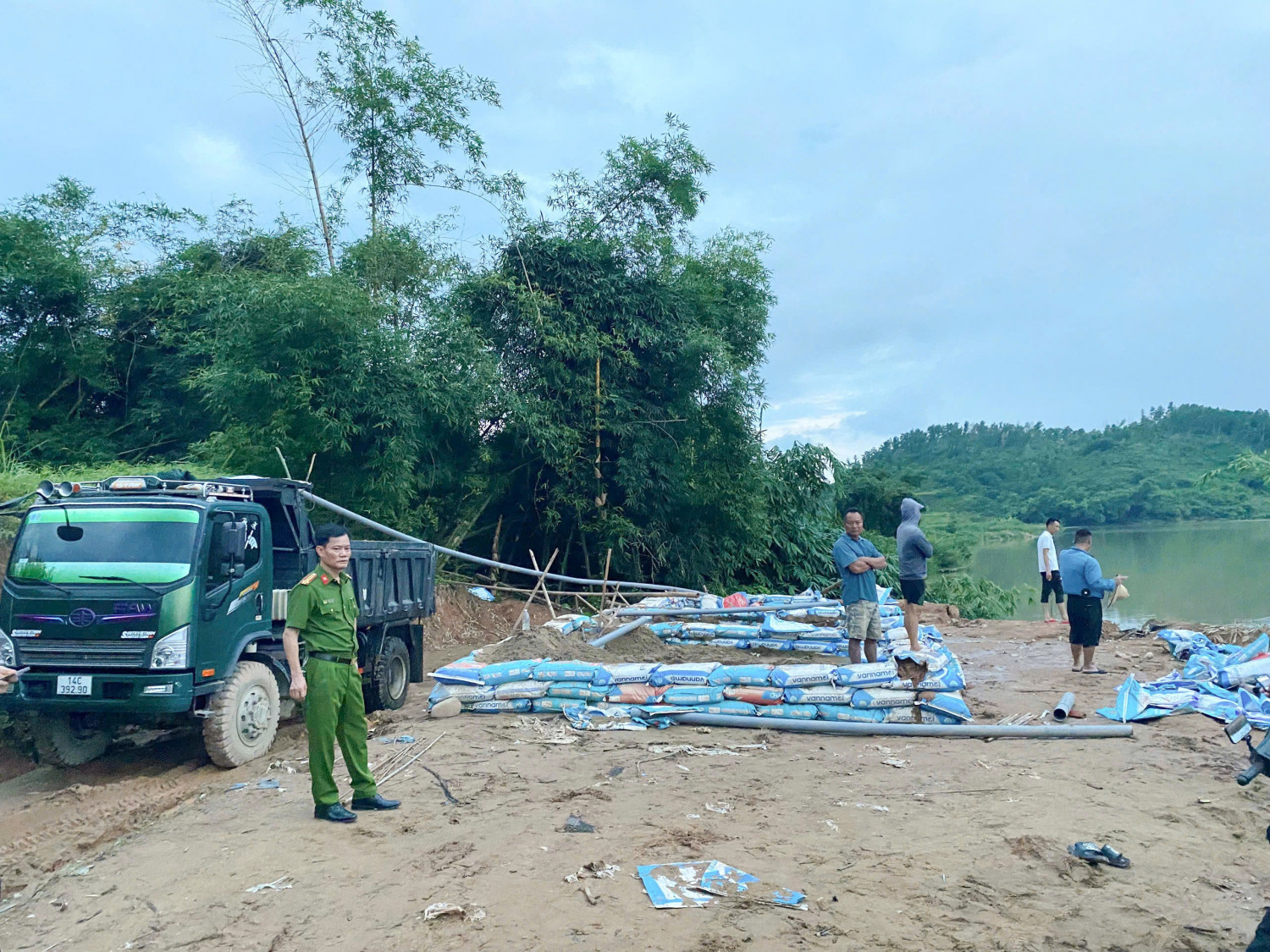 Phòng Cảnh sát kinh tế tăng cường kiểm tra, rà soát các khu vực tàng trữ,  tiêu thụ cát, sỏi trái phép trên địa bàn tỉnh.