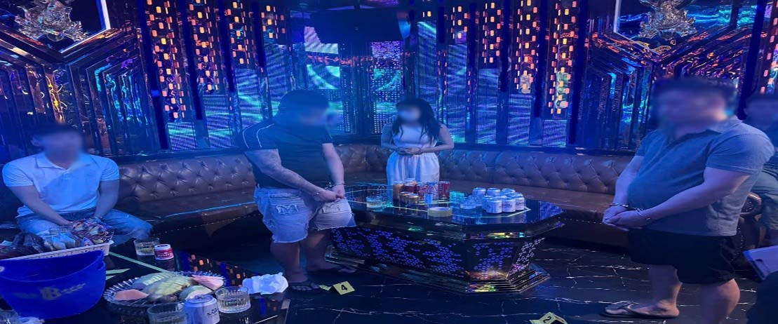 Phát hiện các đối tượng sử dụng trái phép chất ma tuý tại một cơ sở kinh doanh có điều kiện trên địa bàn.