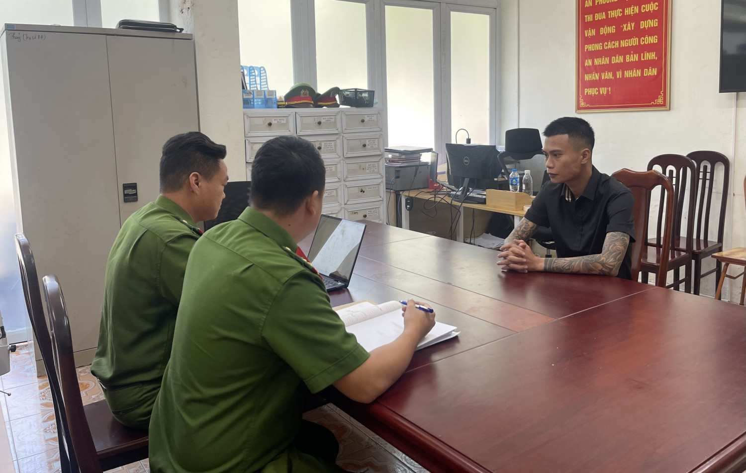 Đối tượng Nguyễn Đắc Sơn tại cơ quan Công an
