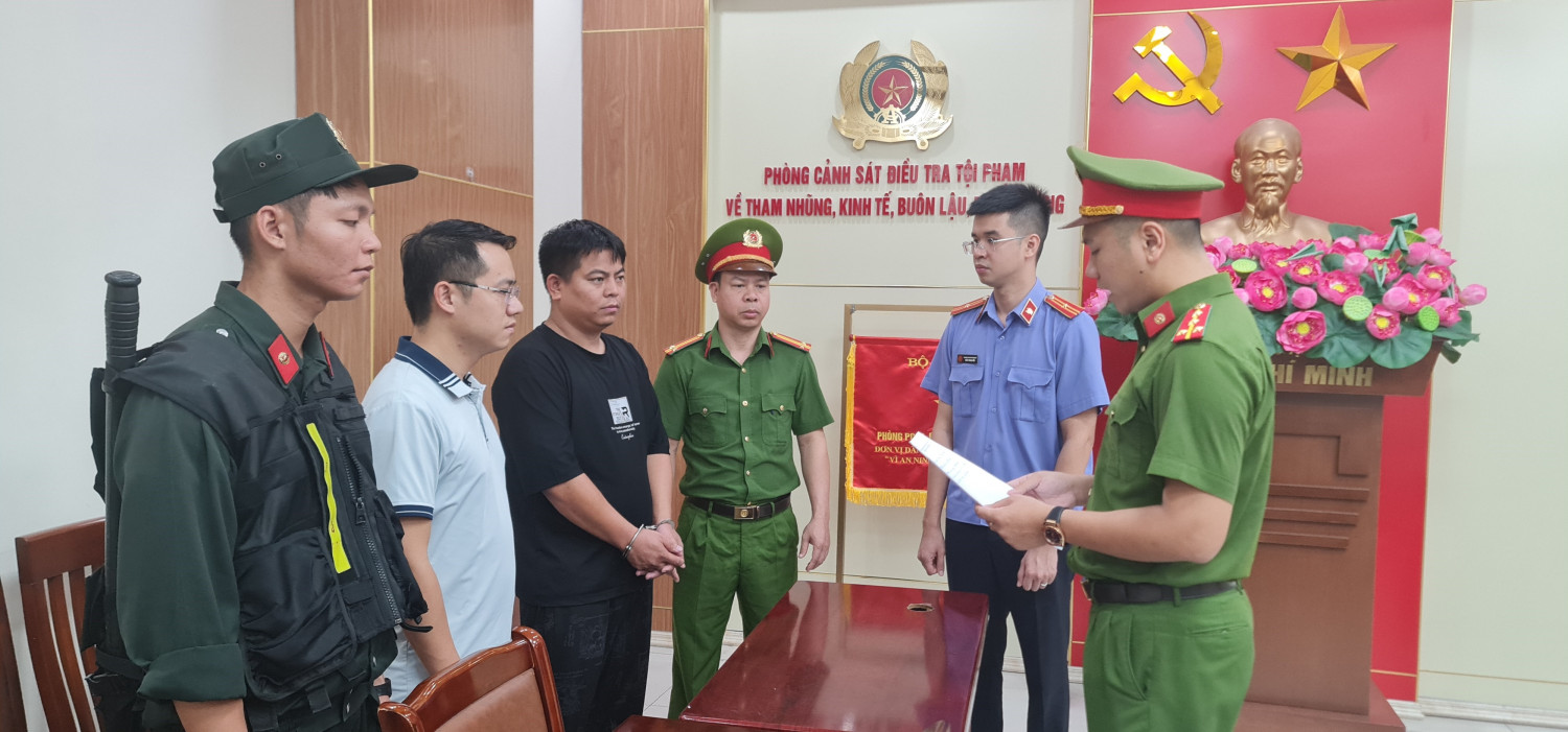 Cơ quan điều tra tống đạt Quyết định tố tụng đối với  Huang HuiGuang (Hoàng Huy Quang).