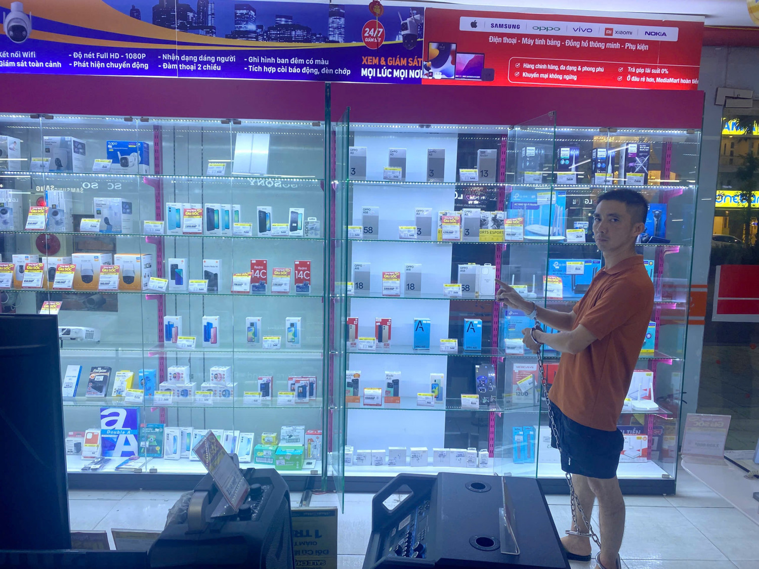 Đối tượng Đào Minh Trung tại nơi thực hiện hành vi trộm cắp